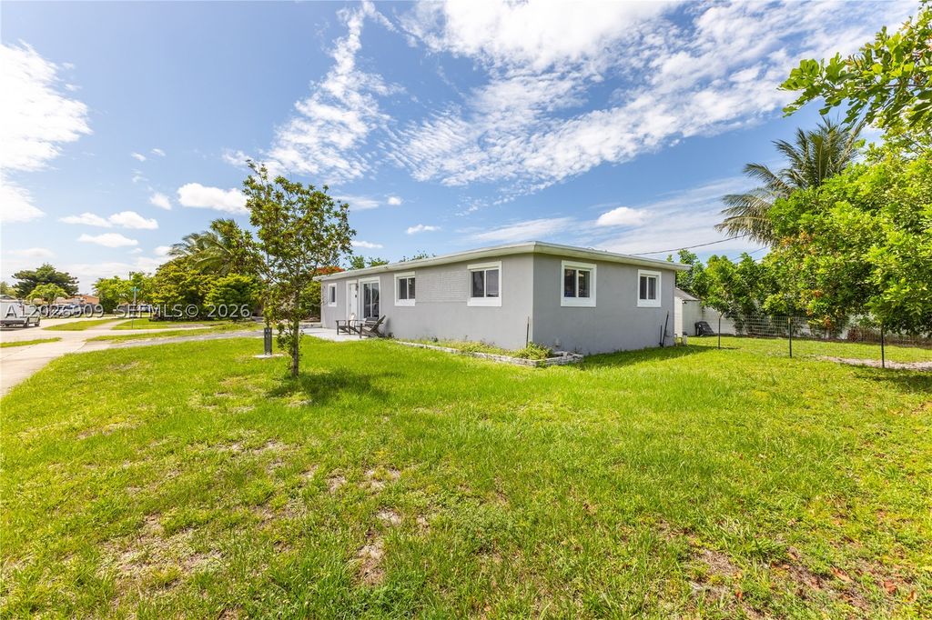 Photo of 1870 SW 42nd Ter #0, Fort Lauderdale, FL 33317 (MLS # A12026909)