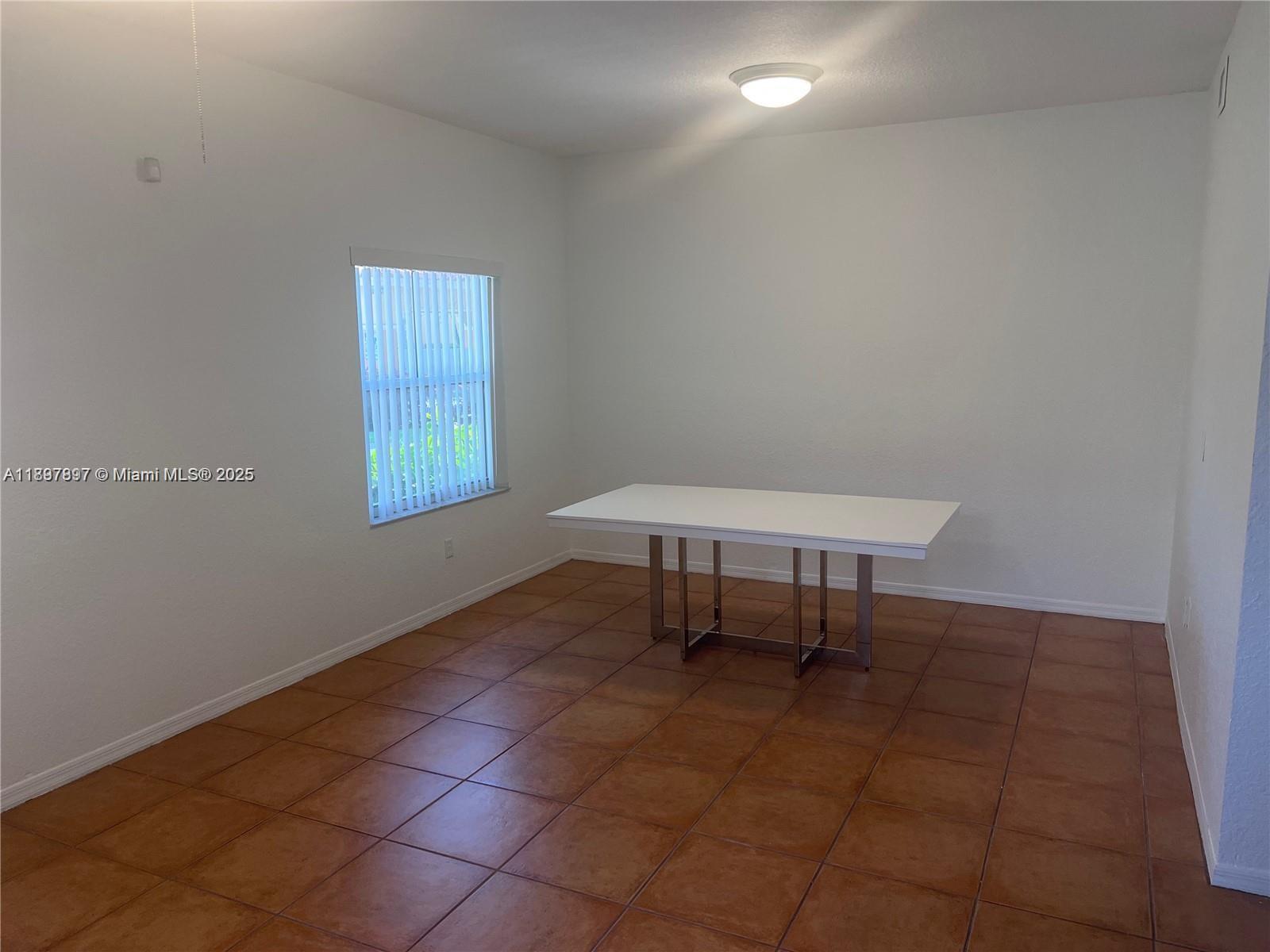 VILLAS AT HARBOR ISLES CO - Residential Lease