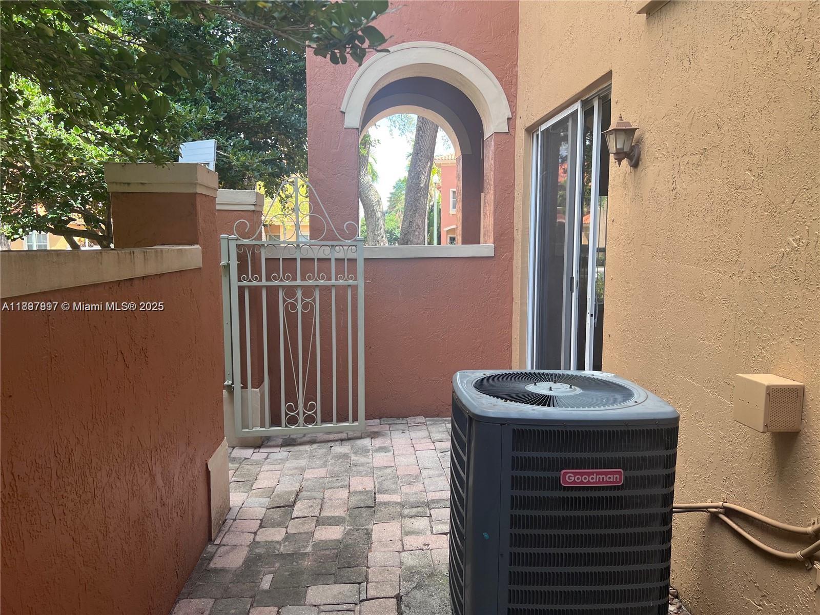 VILLAS AT HARBOR ISLES CO - Residential Lease