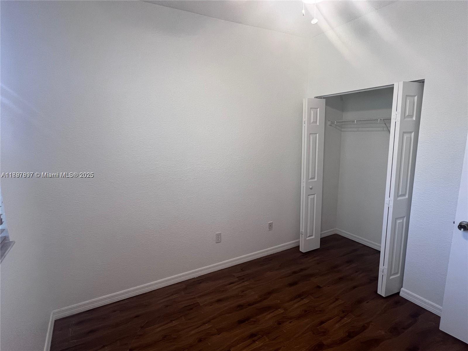 VILLAS AT HARBOR ISLES CO - Residential Lease