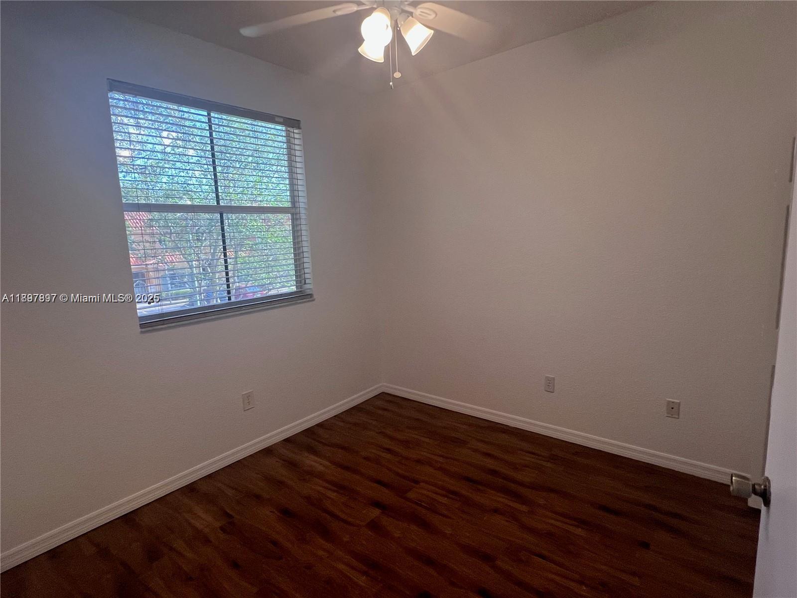 VILLAS AT HARBOR ISLES CO - Residential Lease