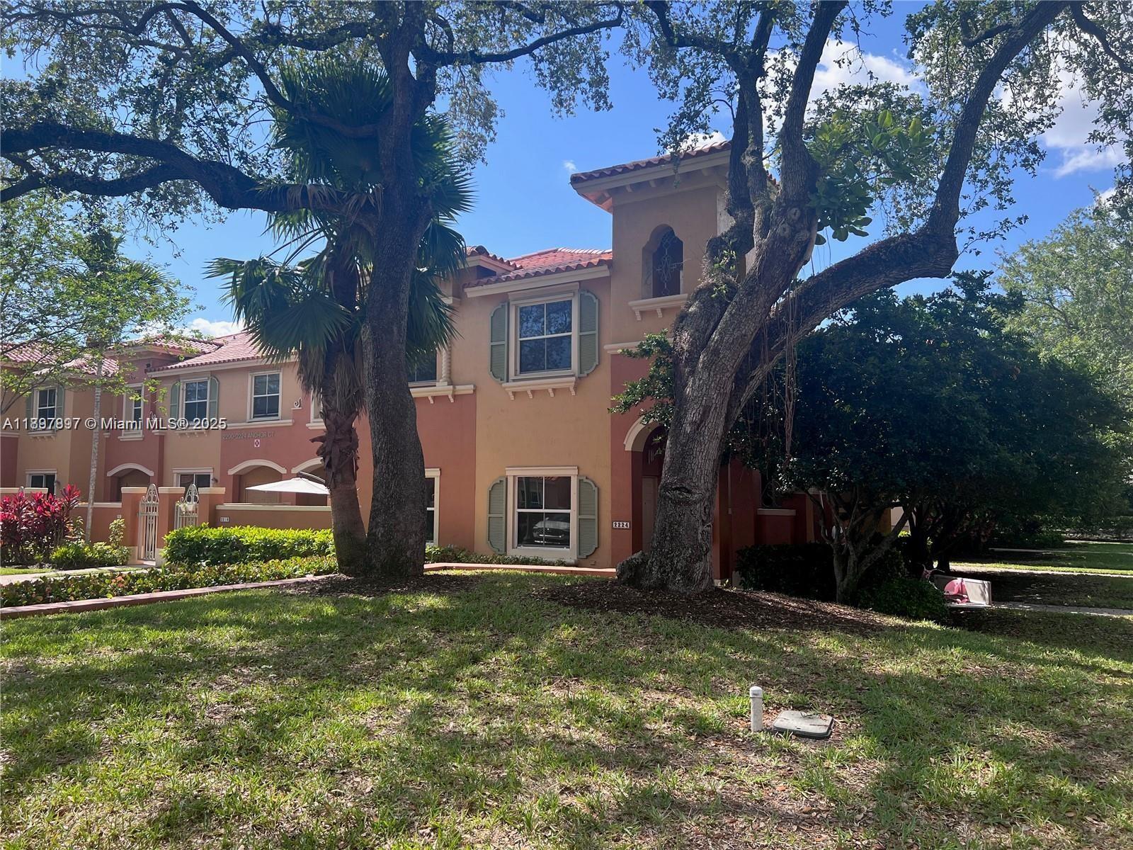 VILLAS AT HARBOR ISLES CO - Residential Lease