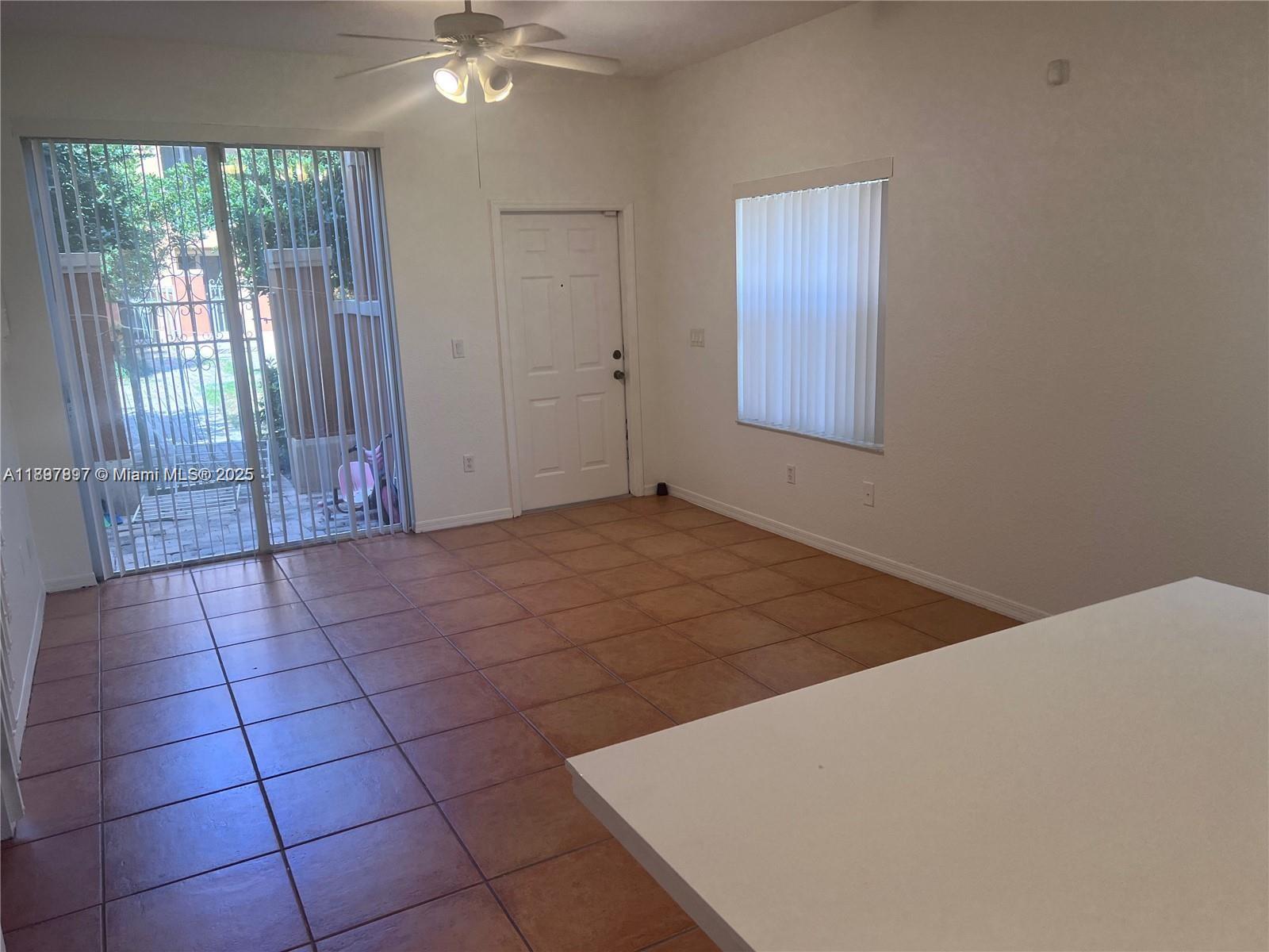 VILLAS AT HARBOR ISLES CO - Residential Lease