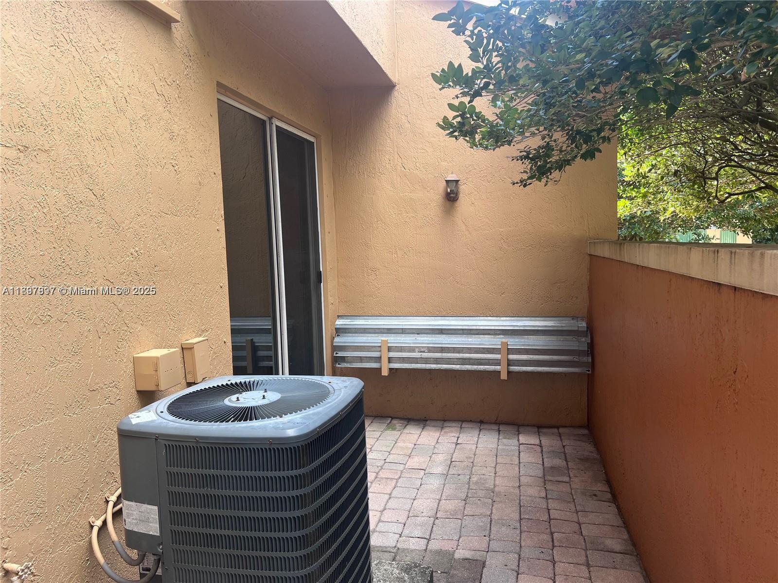 VILLAS AT HARBOR ISLES CO - Residential Lease