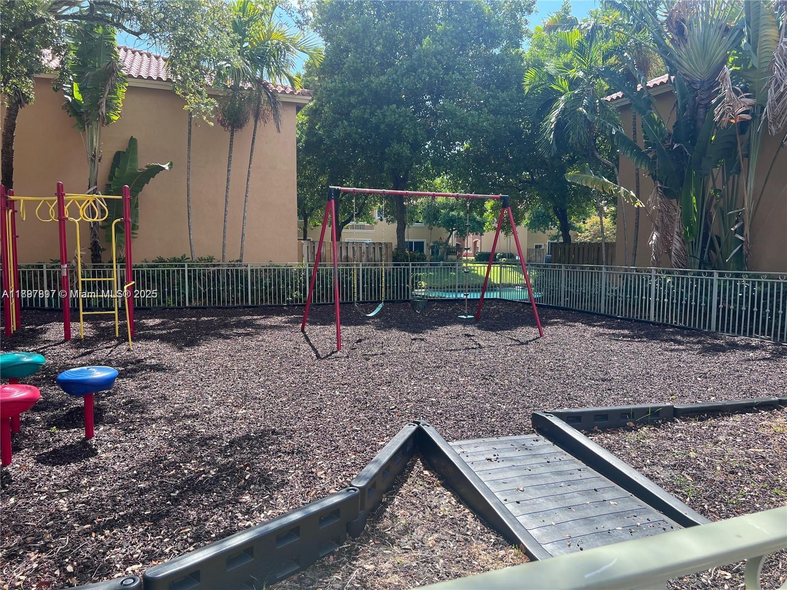 VILLAS AT HARBOR ISLES CO - Residential Lease