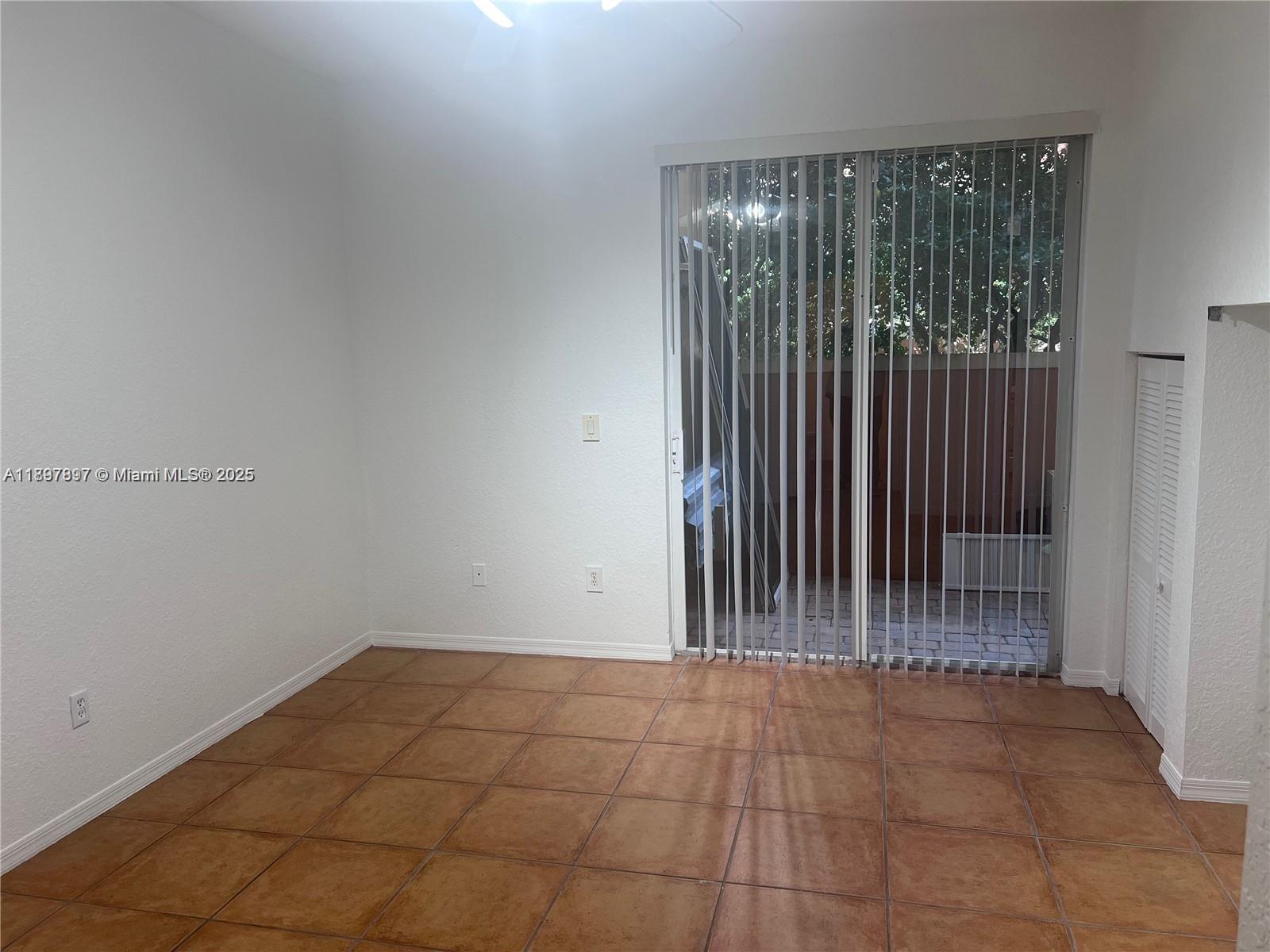 VILLAS AT HARBOR ISLES CO - Residential Lease