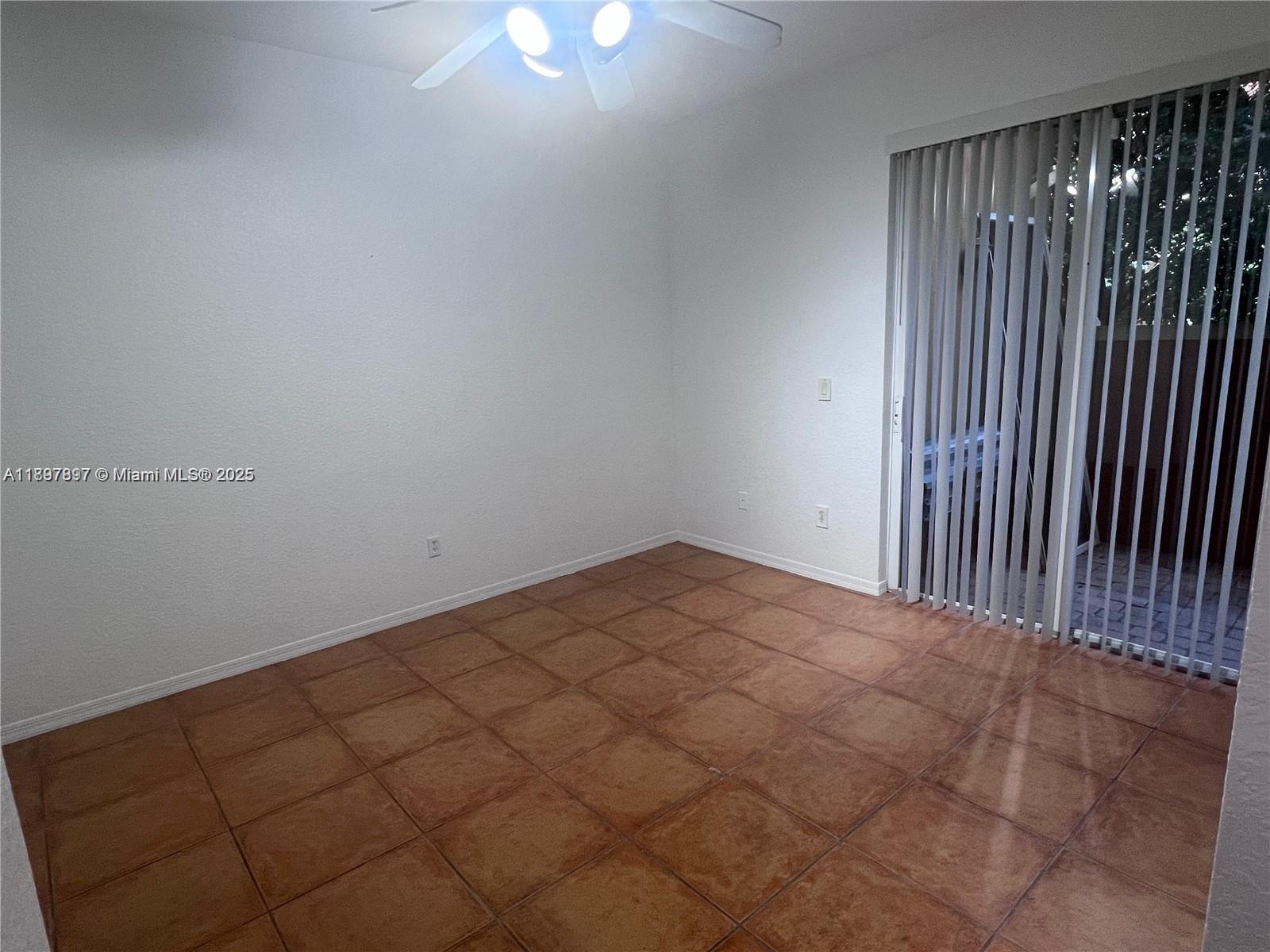 VILLAS AT HARBOR ISLES CO - Residential Lease