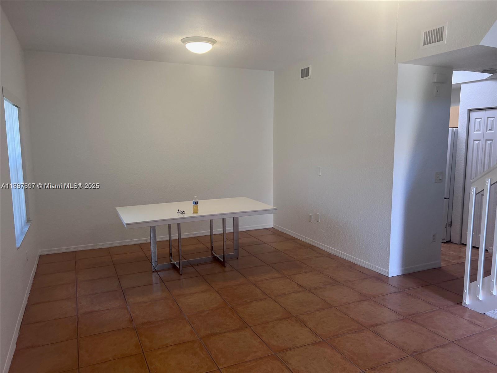 VILLAS AT HARBOR ISLES CO - Residential Lease