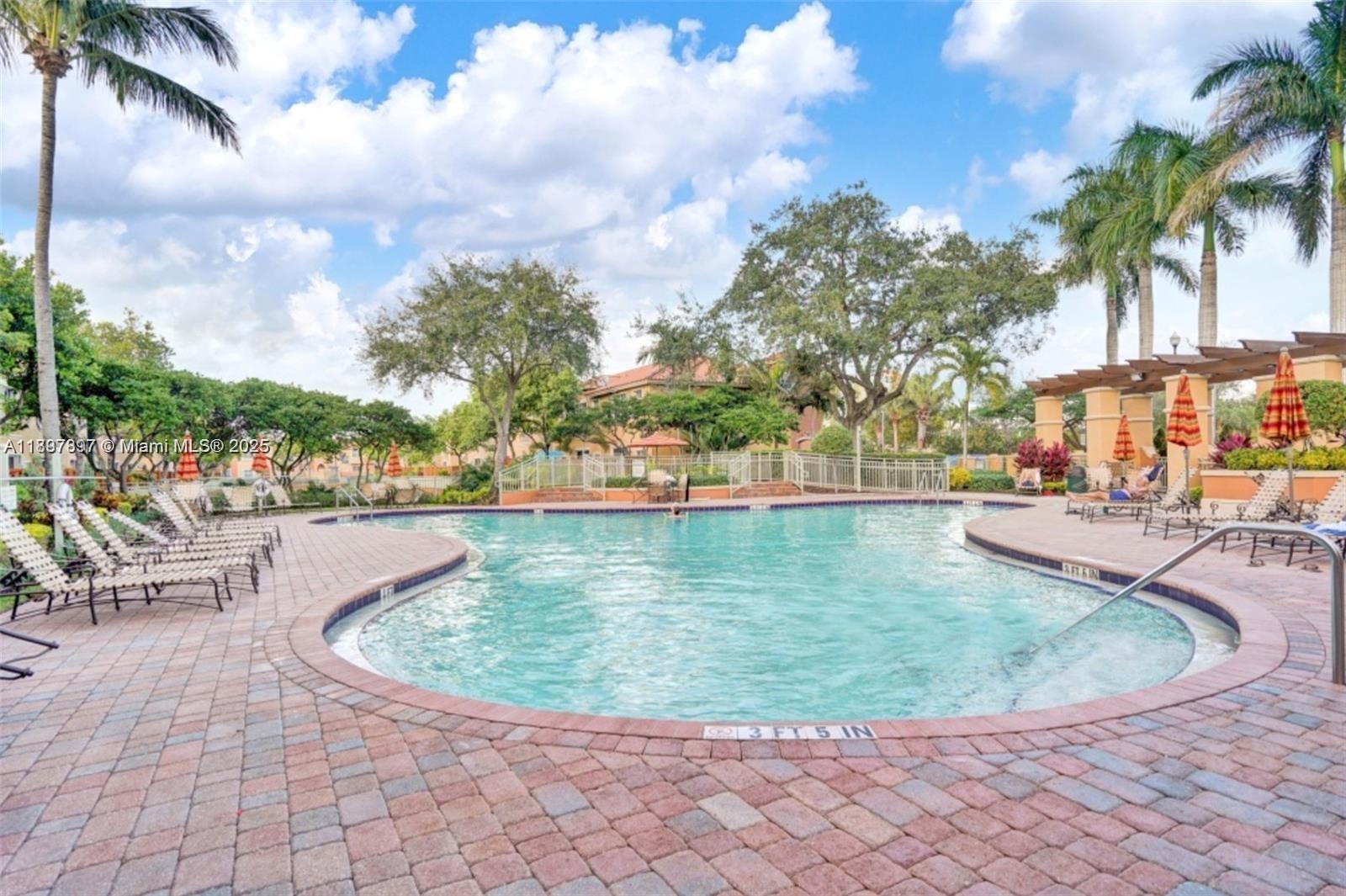 VILLAS AT HARBOR ISLES CO - Residential Lease