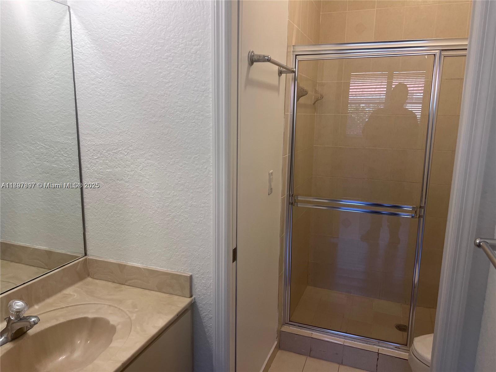 VILLAS AT HARBOR ISLES CO - Residential Lease