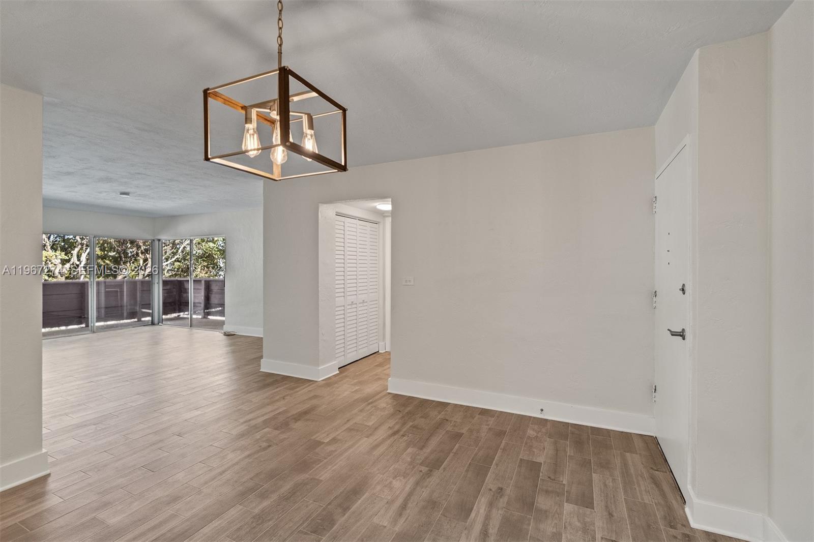 1205 Mariposa Ave 433