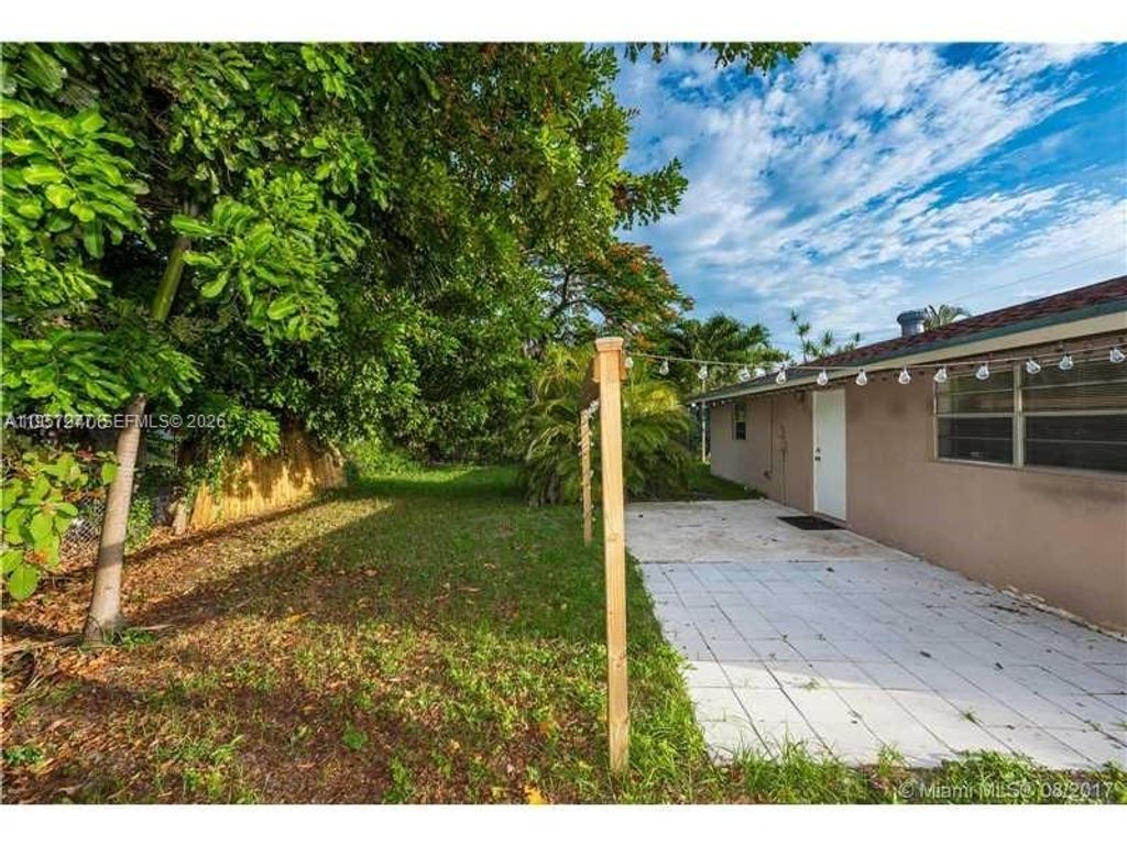 Photo of 127 NW 13th Ave #rear, Dania Beach, FL 33004 (MLS # A11957277)