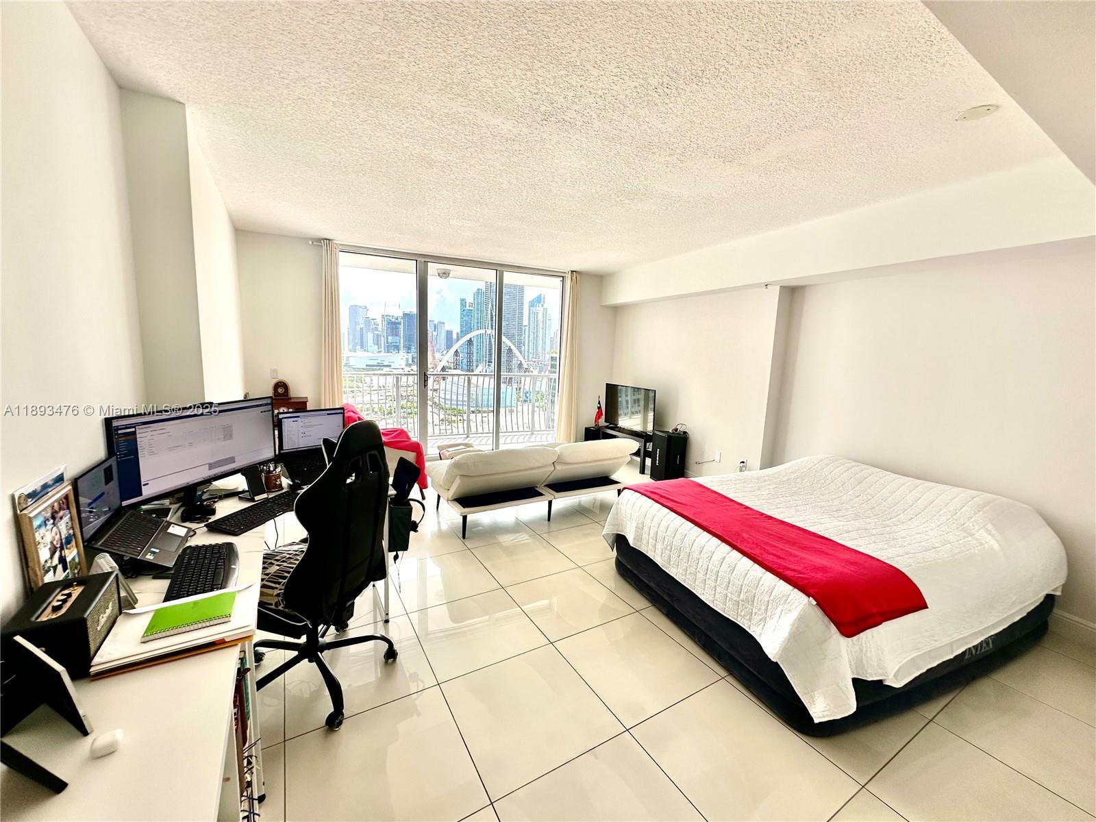 1750 N Bayshore Dr 2808