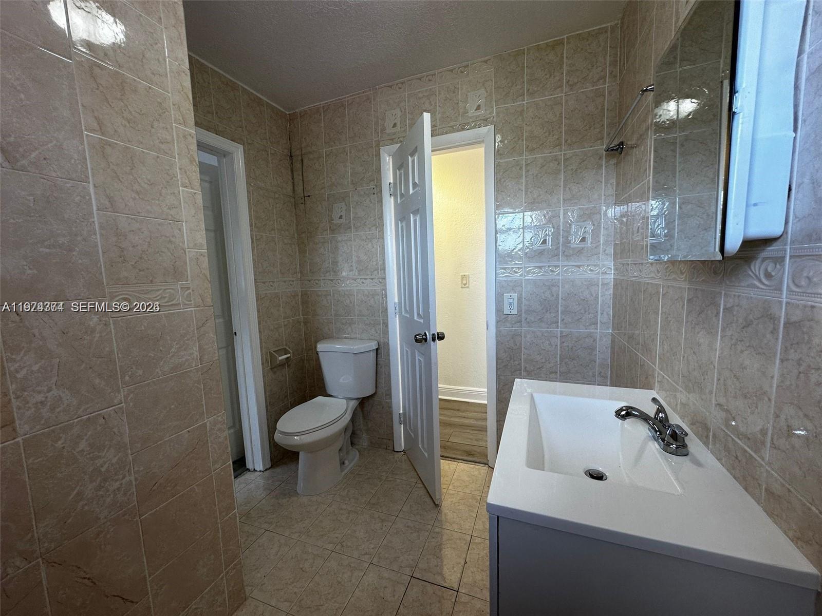 SO MIAMI HEIGHTS MANOR - Residential Lease