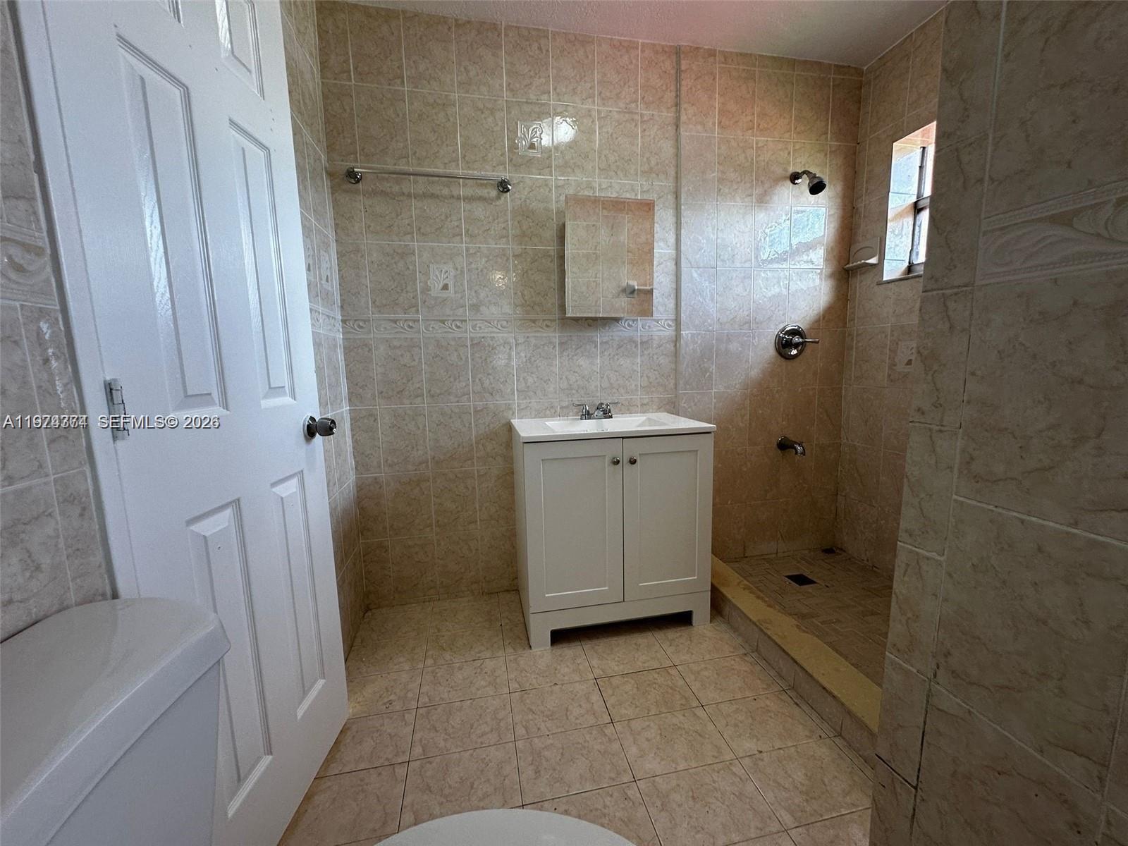 SO MIAMI HEIGHTS MANOR - Residential Lease