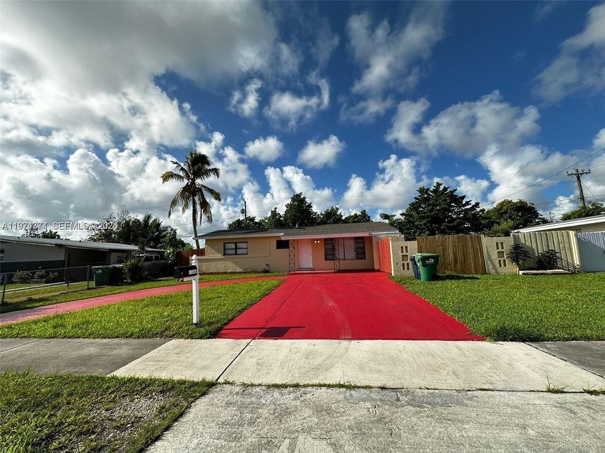 Beautiful 3-bedroom, 2-bathroom home with a spacious and functional layout. Move-in ready with fast approval in approximately 24 hours. Features a large fully fenced backyard, covered terrace perfect for entertaining, and a well-maintained structure. Large driveway with space for 3+ vehicles. Located in a quiet residential area close to hospitals, supermarkets, and everything you need for comfortable living. This opportunity will not last! Schedule your showing today.