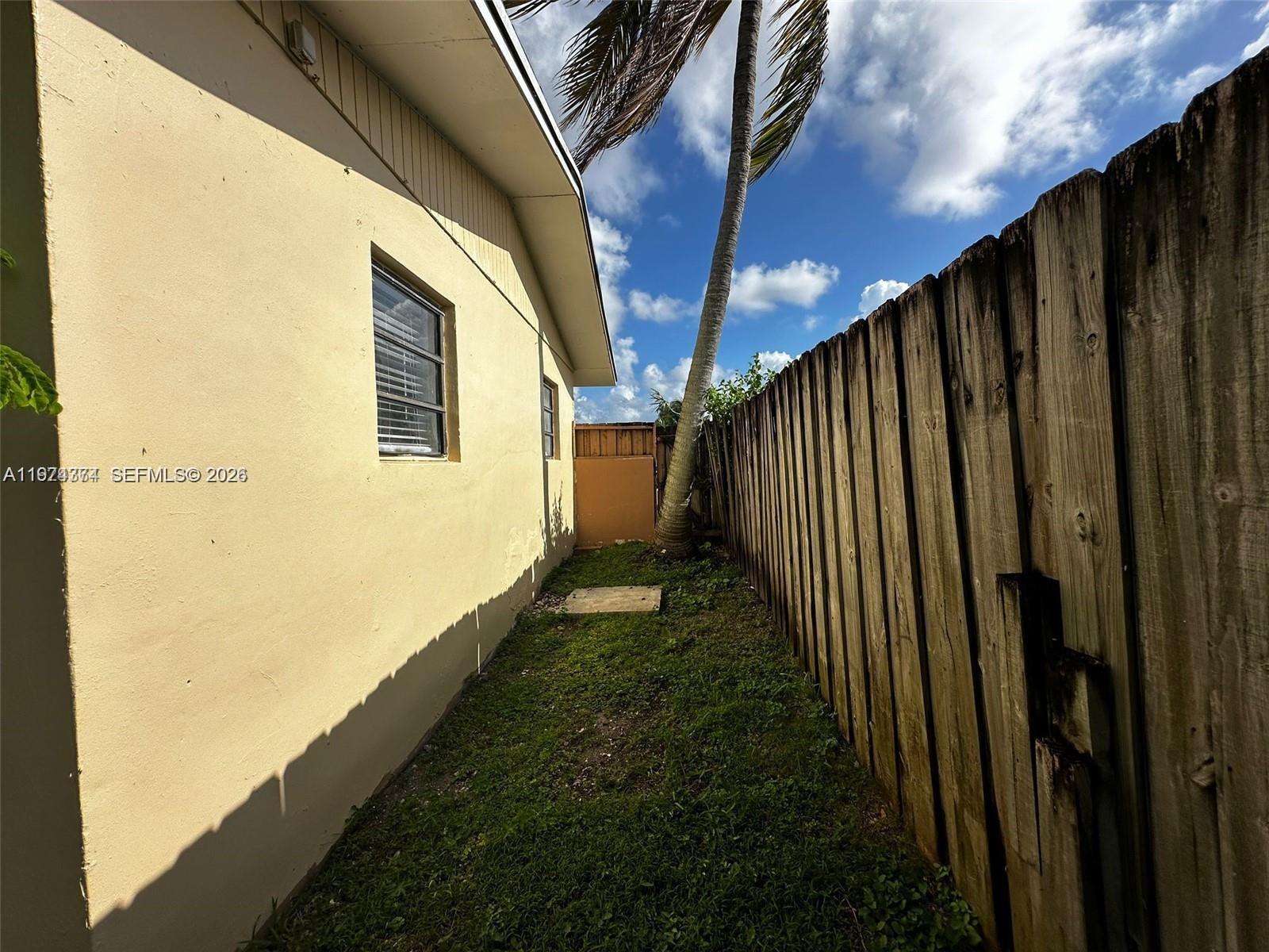 SO MIAMI HEIGHTS MANOR - Residential Lease