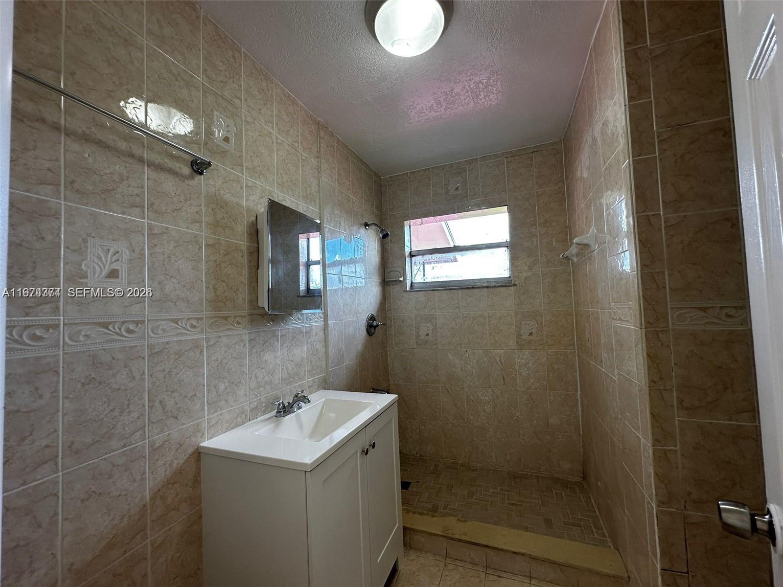 SO MIAMI HEIGHTS MANOR - Residential Lease