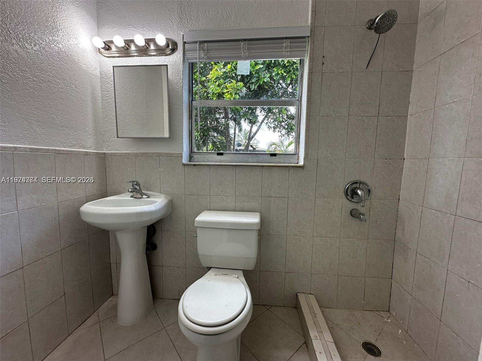 SO MIAMI HEIGHTS MANOR - Residential Lease