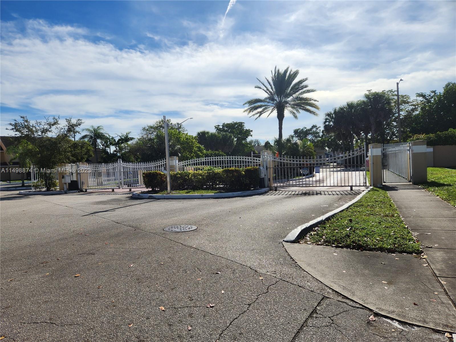 LARGE 2 BEDROOM TOWNHOSE IN GATED COMMUNITY. HIGH VAULTED CEILINGS, FRESHLY PAINTED AND CLEANED. LOCATED RIGHT OFF OF 27TH AVENUE. MINUTES TO TURNPIKE, I95, MIAMI GARDENS, HALLANDALE, SHOPPING PLAZAS, RESTAURANTS AND MUCH MORE. COMES WITH WASHER AND DRYER IN UNIT AND ASSIGNED PARKING SPACE.