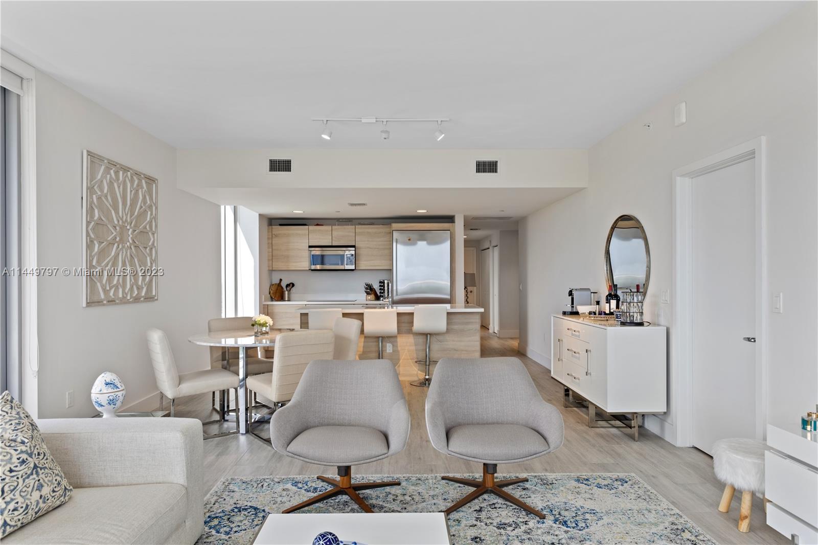 16385 Biscayne Blvd 3121