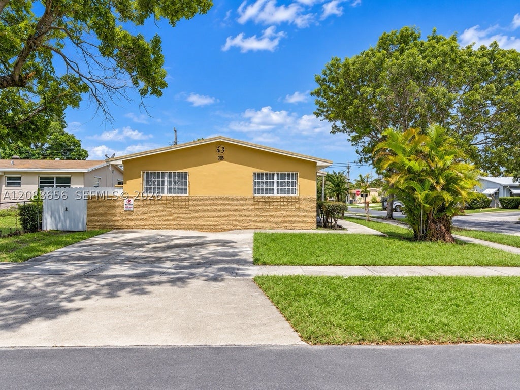 Photo of 412 SW 10th St #n, Hallandale Beach, FL 33009 (MLS # A12088656)
