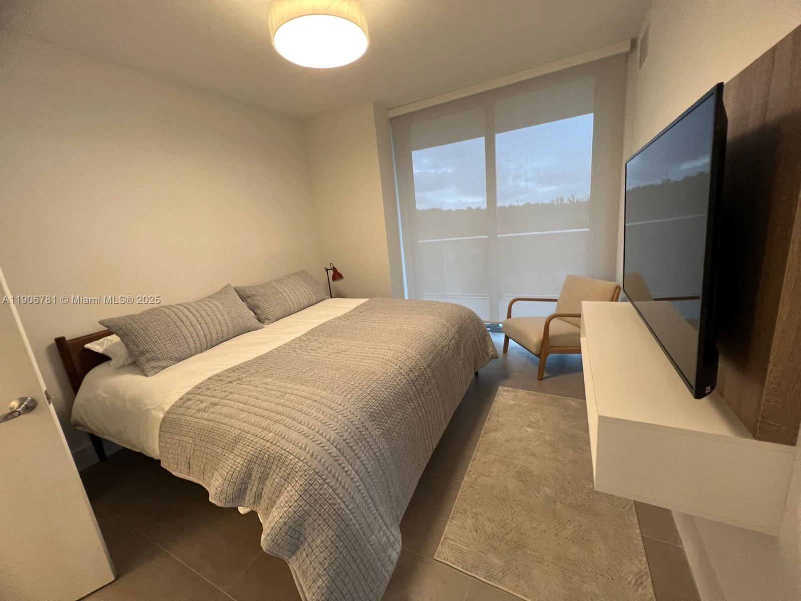 16385 Biscayne Blvd 304