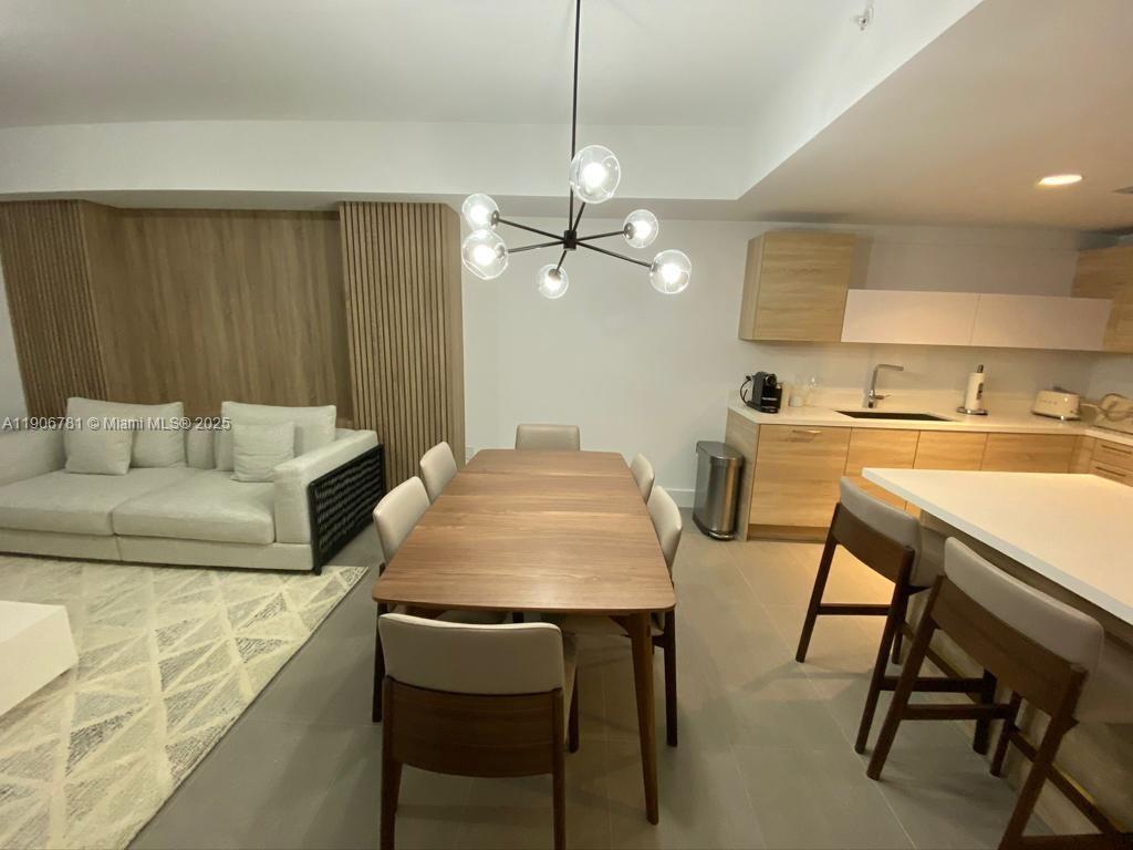 16385 Biscayne Blvd 304