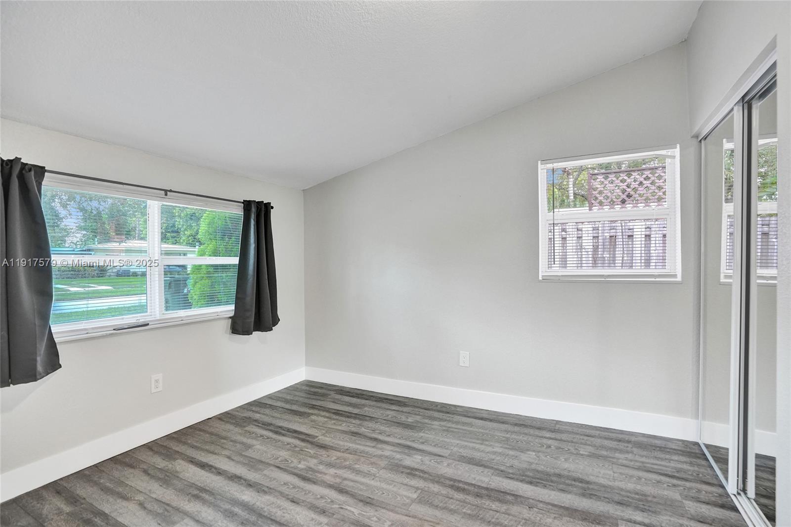 FLAMINGO PARK SEC - Residential Lease