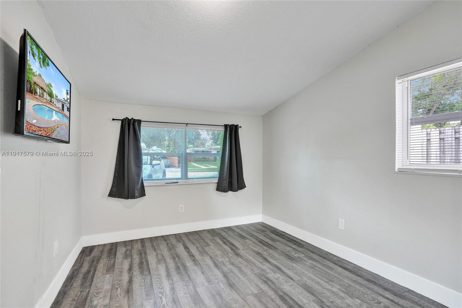 FLAMINGO PARK SEC - Residential Lease