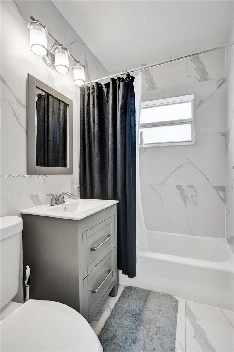 FLAMINGO PARK SEC - Residential Lease