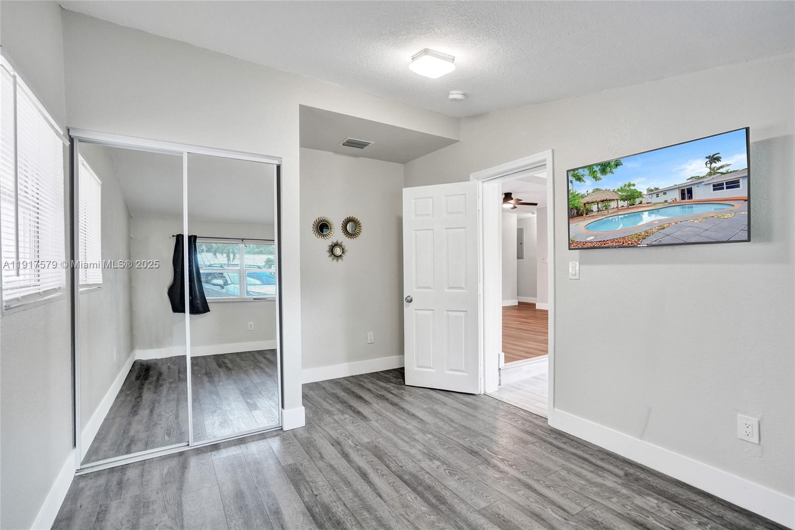 FLAMINGO PARK SEC - Residential Lease