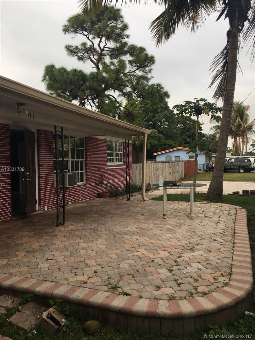 Single family 4/2 in a corner lot with a huge backyard.Ready to move in, needs TLC. The perfect home for a large family or to be used as a rental investment.