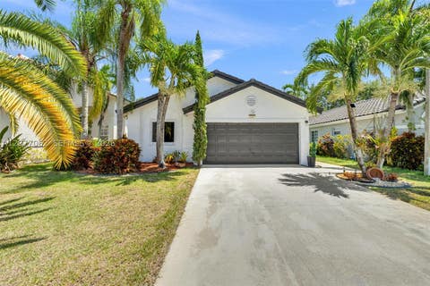 Photo of 631 SW 176th Ave, Pembroke Pines, FL 33029 (MLS # A12077062)