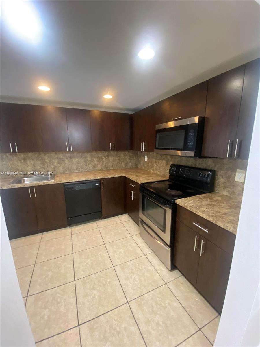 6930 Miami Gardens Dr 1-202