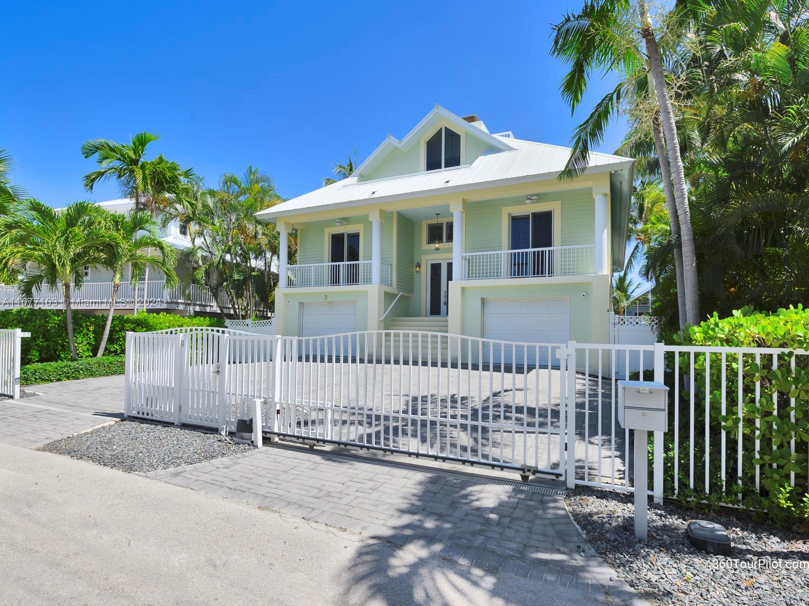 3 North Dr, Key Largo, Monroe County, Florida - 4 Bedrooms  
4 Bathrooms - 