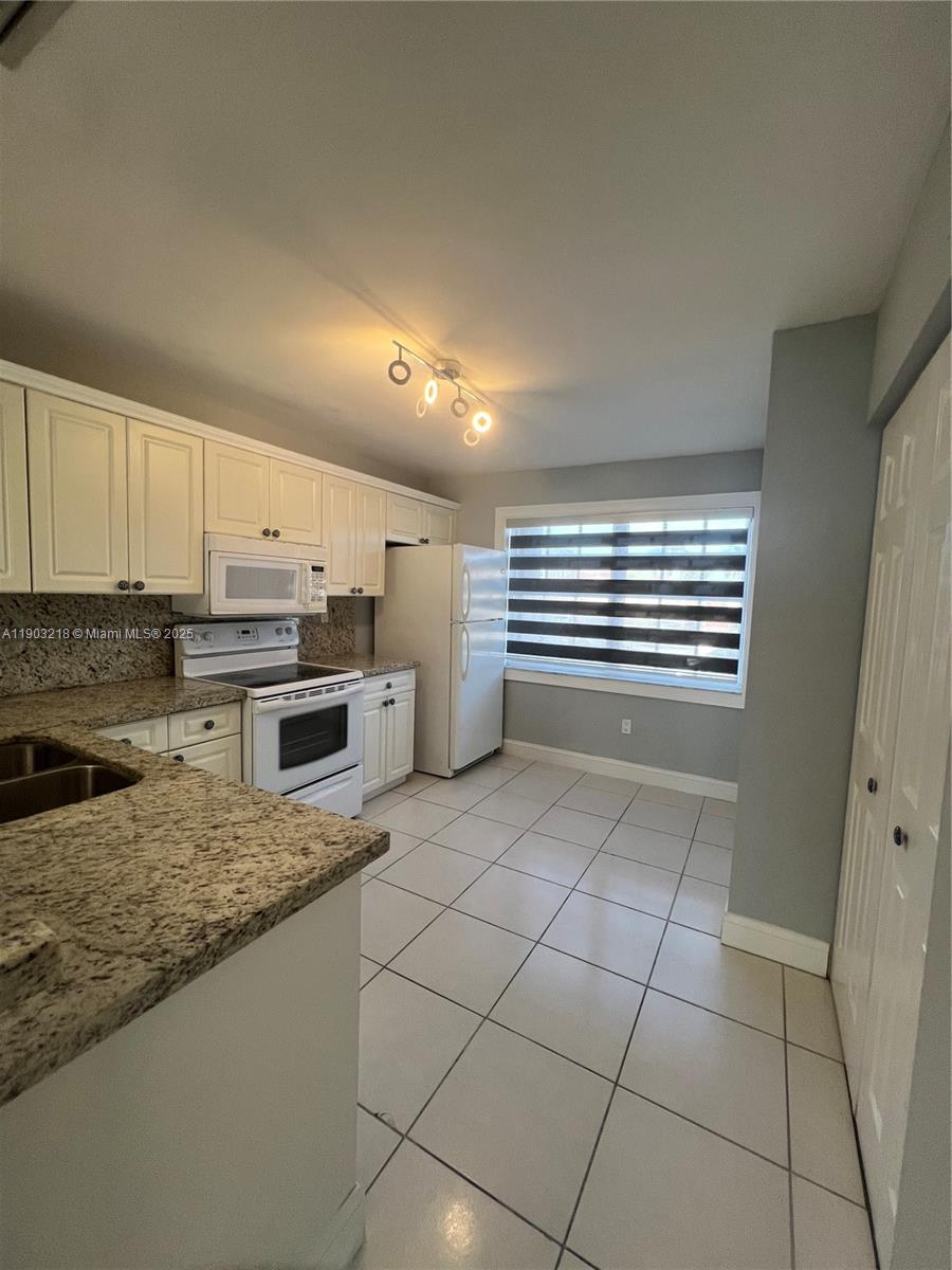 SIENNA VILLAS CONDO - Residential Lease