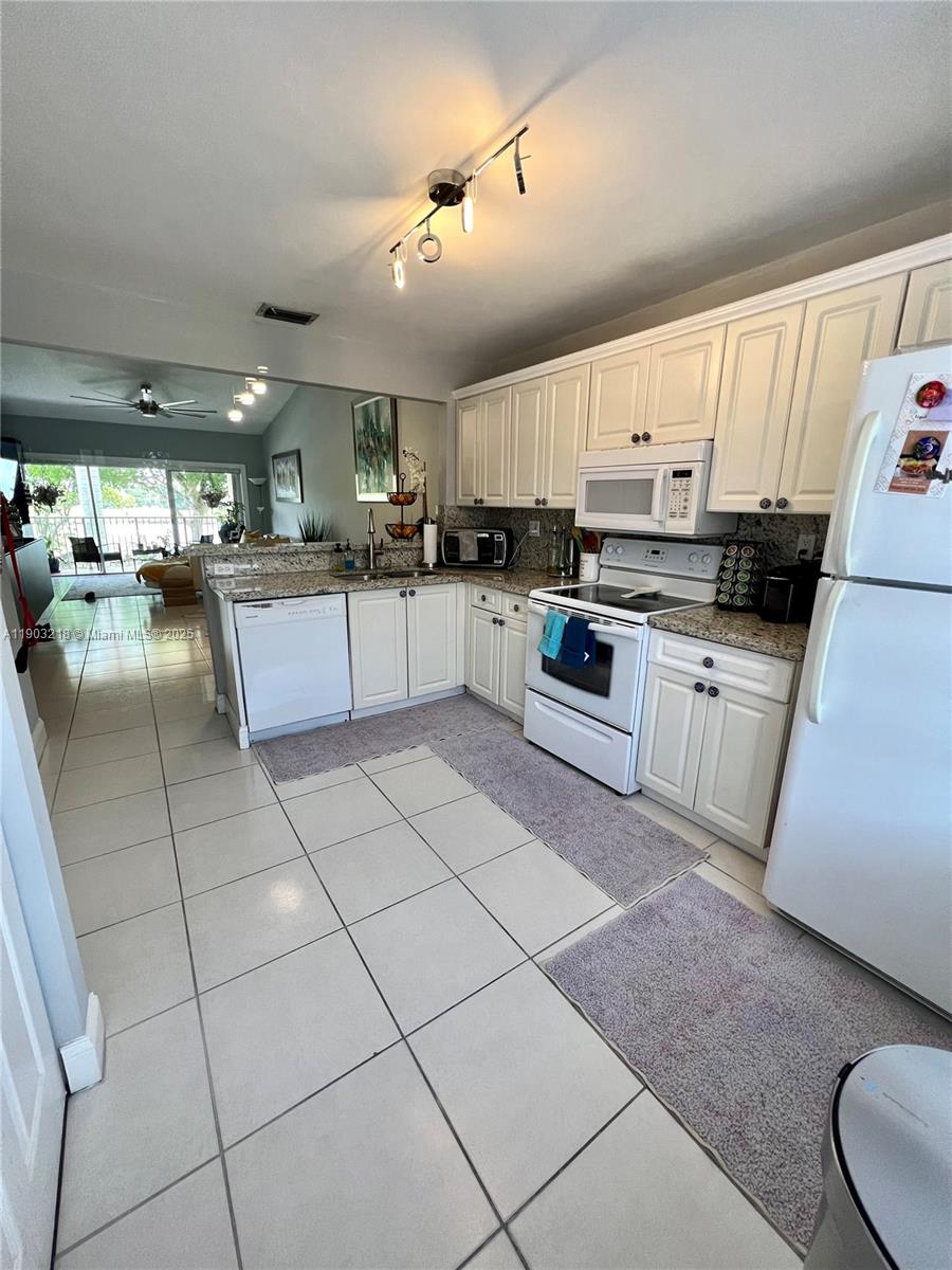 SIENNA VILLAS CONDO - Residential Lease