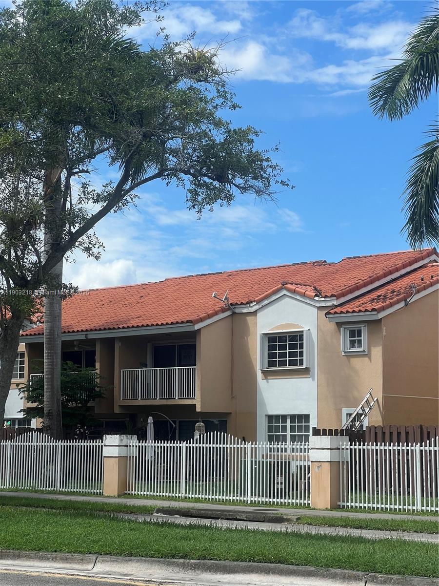 SIENNA VILLAS CONDO - Residential Lease