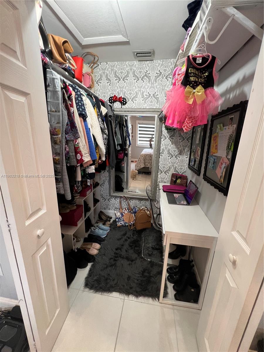 SIENNA VILLAS CONDO - Residential Lease