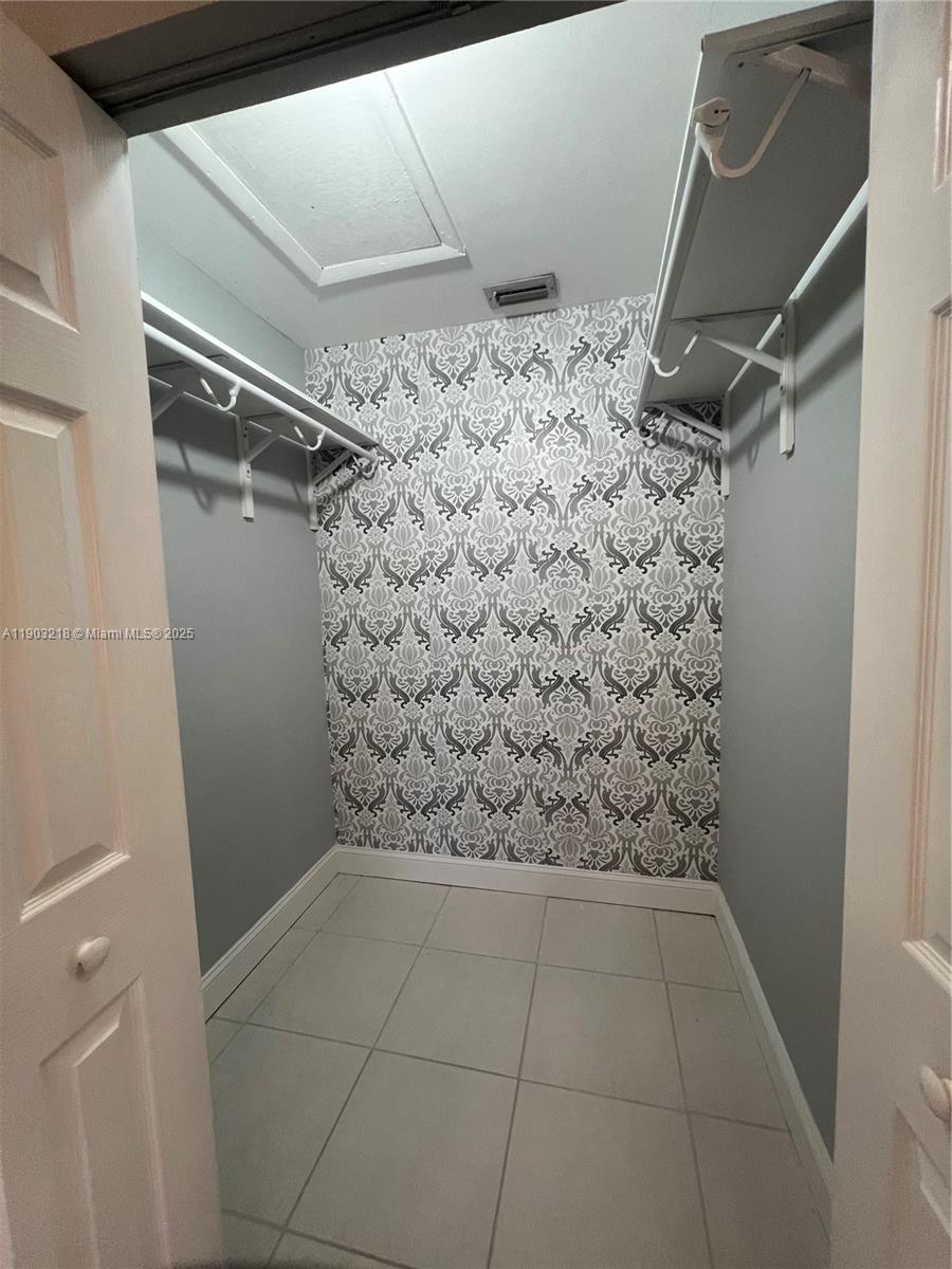 SIENNA VILLAS CONDO - Residential Lease