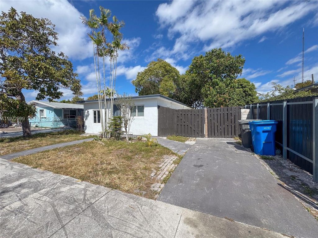 Photo of 5615 SW 40th St, West Park, FL 33023 (MLS # A11972999)