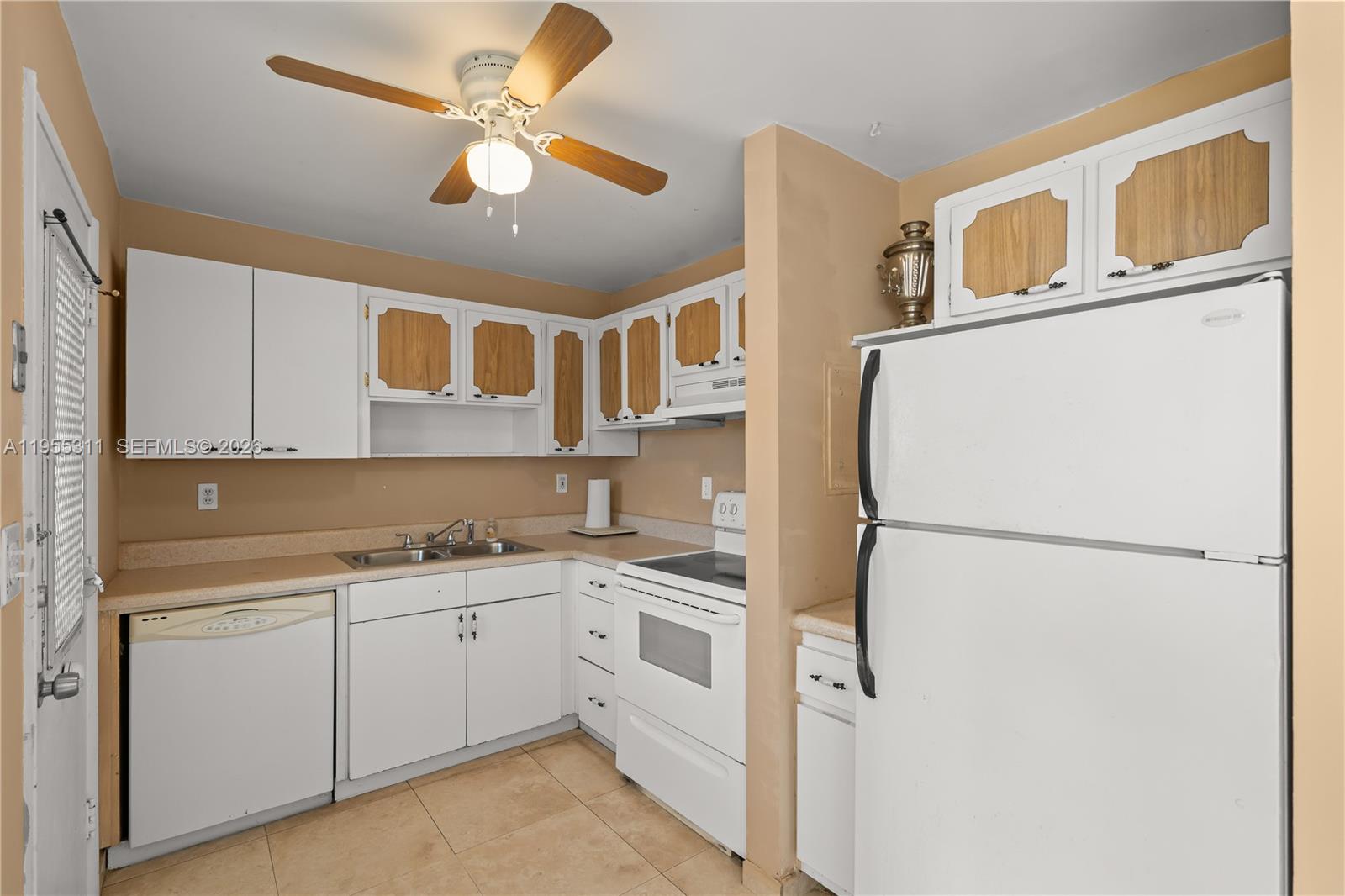 POINT EAST ONE CONDO-BLDG - Residential Lease