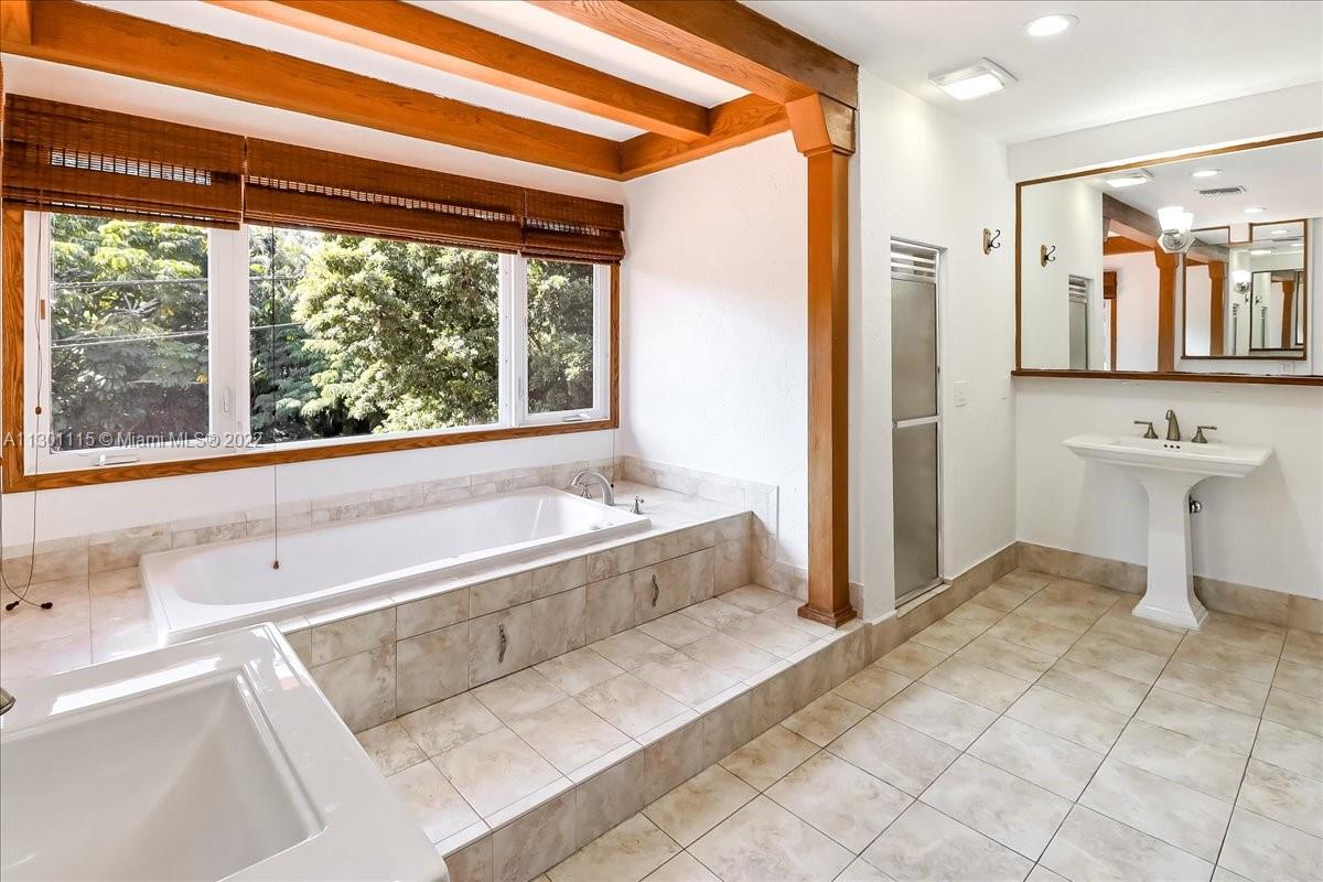 BAY HEIGHTS GROVES - Residential