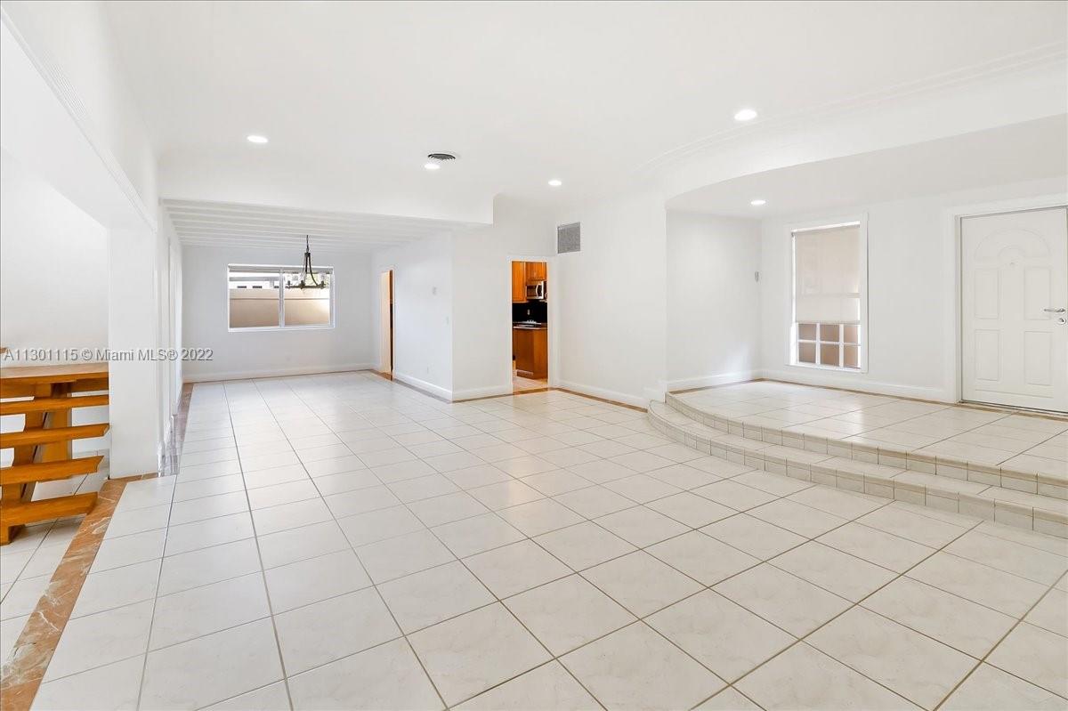 BAY HEIGHTS GROVES - Residential