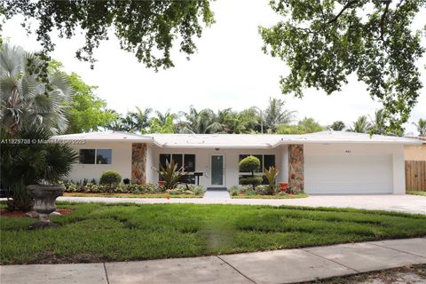 Photo of 861 N Rainbow Dr, Hollywood, FL 33021 (MLS # A11875738)
