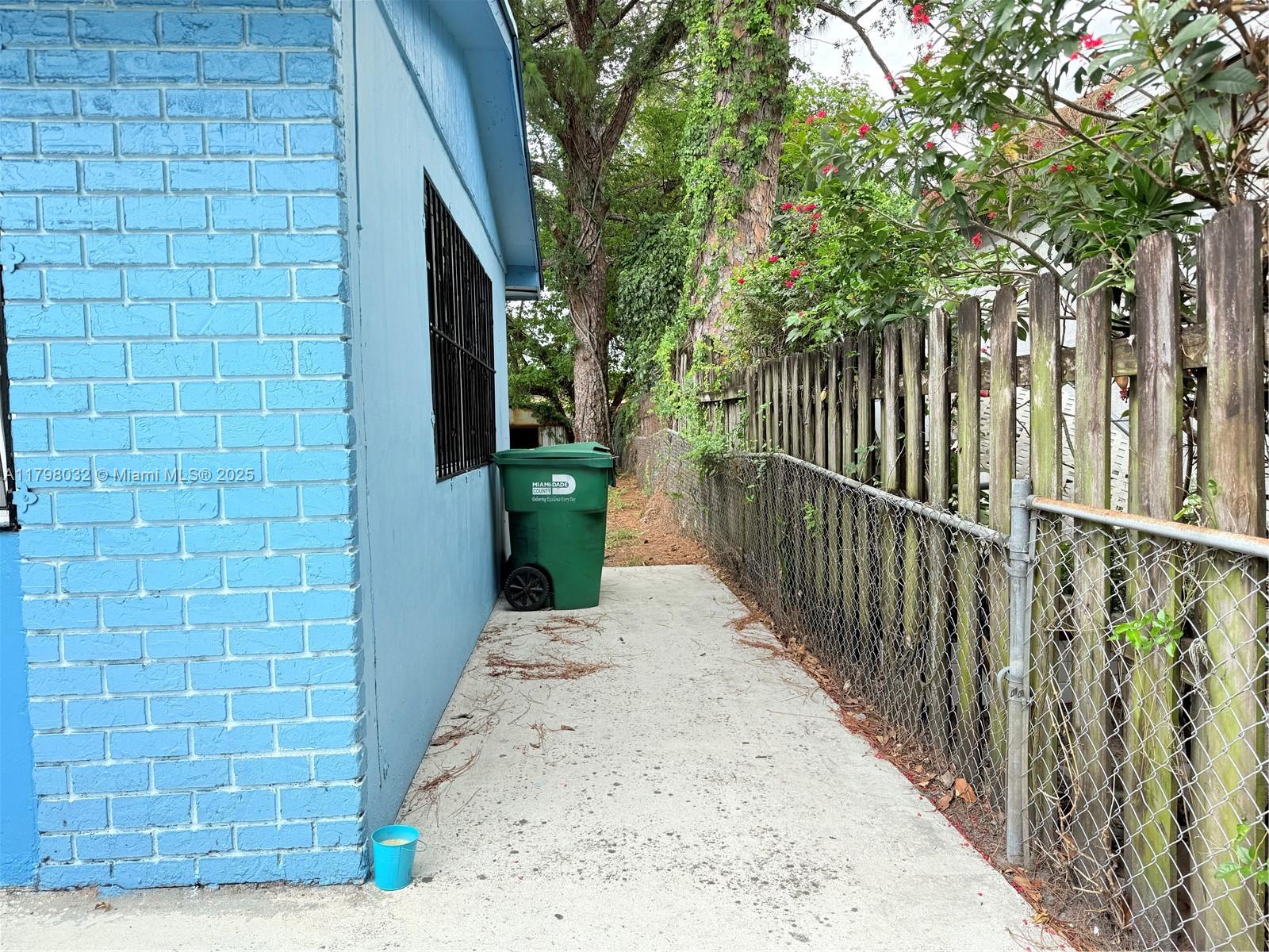 1130 Kasim St
