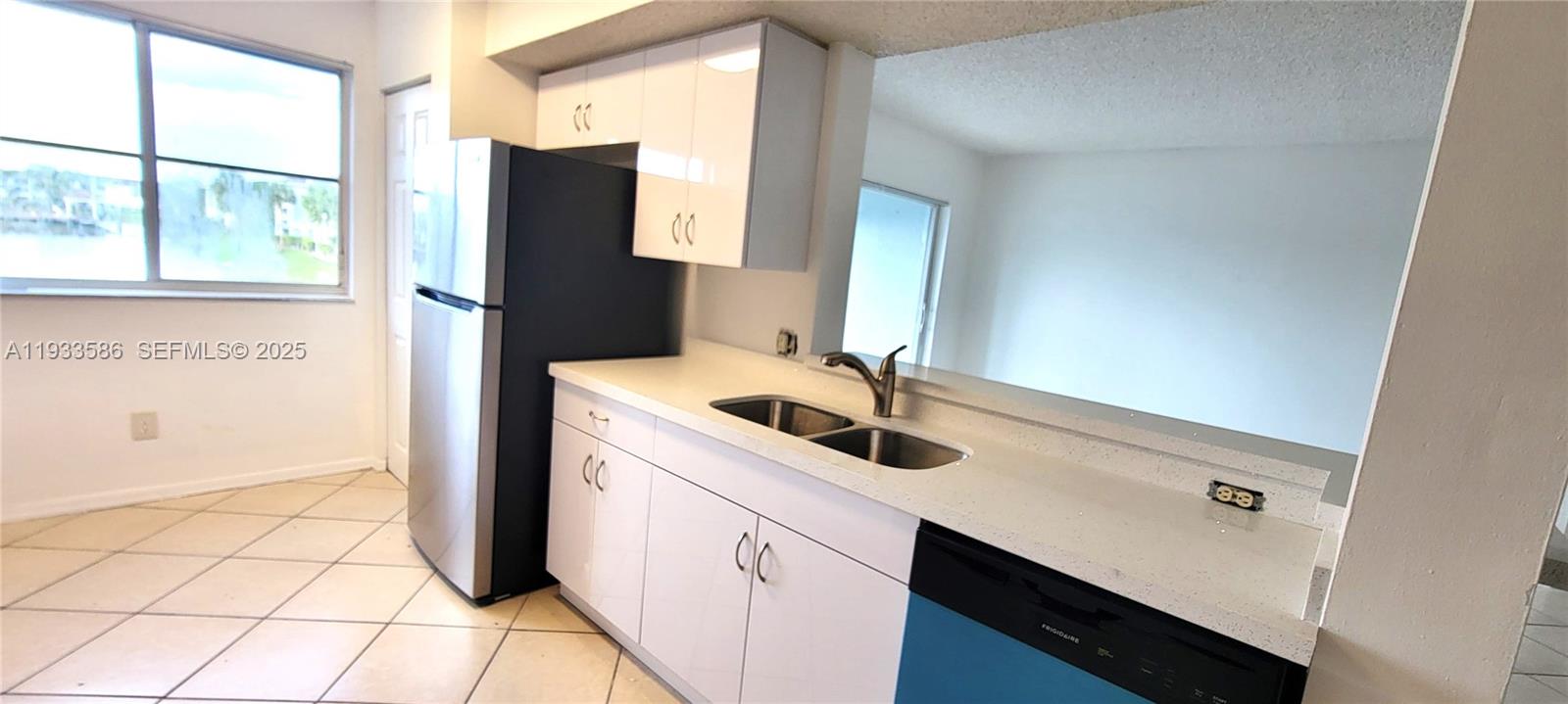 LA VIA CONDO - Residential Lease