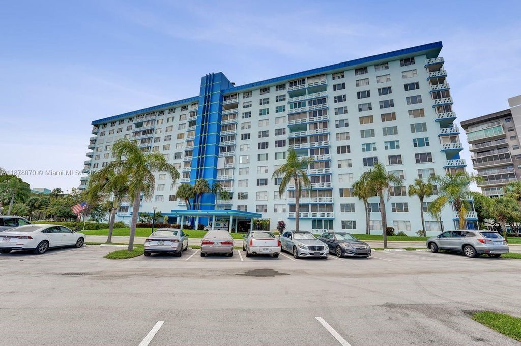 Photo of 4001 Hillcrest Dr #403, Hollywood, FL 33021 (MLS # A11878070)