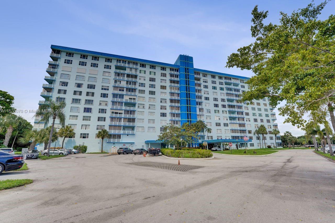 HILLCREST EAST NO 26 COND - Residential